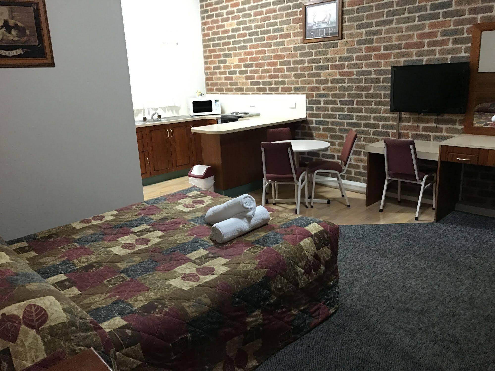 Leeton Heritage Motor Inn ภายนอก รูปภาพ